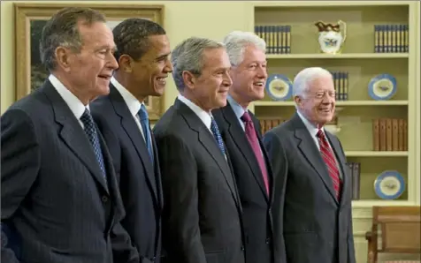  ?? Saul Loeb/AFP/Getty Images ?? President George W. Bush, center, stands with President-elect Barack Obama, second from left, former President George H.W. Bush, left, former President Bill Clinton, second from right, and former President Jimmy Carter in the Oval Office of the White House in Washington on Jan. 7, 2009. George W. Bush invited the former presidents and president-elect for lunch, the first time since 1981 that all living presidents had been together at the White House.