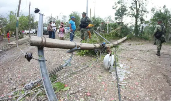  ?? ARISTEO ABUNDIS ?? Una tormenta azotó el pasado 24 de mayo al norte de Veracruz, dejando cuantiosos daños en la red eléctrica.