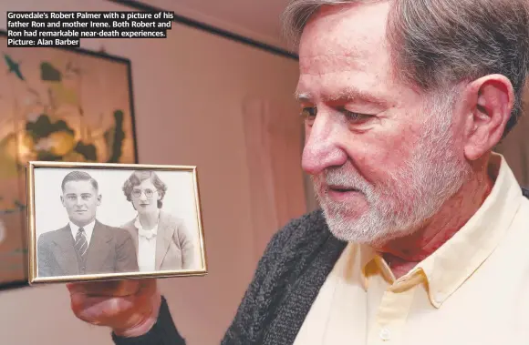  ?? Picture: Alan Barber ?? Grovedale’s Robert Palmer with a picture of his father Ron and mother Irene. Both Robert and Ron had remarkable near-death experience­s.