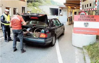  ??  ?? Die bis 11. November befristete­n Grenzkontr­ollen zu Ungarn und Slowenien sollen um ein weiteres halbes Jahr verlängert werden.