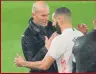  ??  ?? ZIDANE Conservado­r
Apostó por un planteamie­nto más defensivo para buscarle la espalda al Barça y arriesgó mucho con los cambios