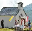  ?? Foto: Gerhard Funk ?? Stadtpfarr­er Steffen Brühl hielt feierte zum Schlern Kirta den Gottesdien­st auf dem Völser Hausberg.