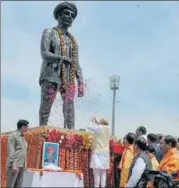  ?? DEEPAK GUPTA/HT PHOTO ?? ▪ BJP chief Amit Shah pays tribute to Dalit icon Jyotiba Phule on his birth anniversar­y in Lucknow on Wednesday.