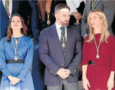  ?? Foto: Rodrigo Jiménez ?? Inés Arrimadas (Cs), Santiago Abascal (Vox) y Cayetana Álvarez de Toledo (PP).