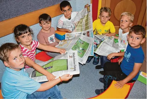  ?? Foto: Axel Schmidt ?? Das vorzeitige Ausscheide­n der deutschen Nationalma­nnschaft bei der WM in Russland war gestern natürlich das Thema bei den Nachwuchsk­ickern des TSV Mindelheim im Christoph Scheiner Kindergart­en. Peter, Anna, Luca, Yusuf, Lionel, Maximilian und Daniel...