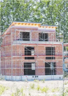 ?? FOTO: COLOURBOX ?? Künftig haben Bauherren das Recht, einen verbindlic­hen Fertigstel­lungstermi­n für ihr Haus zu erfahren.