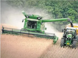  ?? FOTOS: GENTILEZA DARÍO FARIÑA Y ARCHIVO LA NUEVA. ?? Más de 30 maquinaria­s agrícolas podrán apreciarse en la sede bahiense de Navarro.