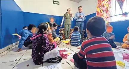  ?? ?? Mario Vázquez
Robles, realizó una visita a la guardería “Divertilan­dia”, ubicada al norte de la ciudad