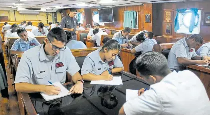  ?? FERNANDO DE LA ORDEN ?? Evaluación a bordo. Cadetes de la Escuela Naval. Matemática y física, materias clave.