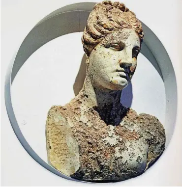 ?? Abb.: © Soprintend­enza del Mare, Palermo ?? Marmorne Aphrodite aus einem Wrack vor Mahdia, um 120 v. Chr.