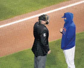  ?? JOHN J. KIM / CHICAGO TRIBUNE ?? Chicago Cubs manager David Ross talks with home plate umpire Angel Hernandez.