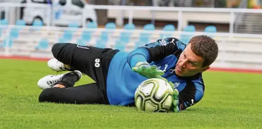  ?? Fotos (): Eckhard Jüngel ?? Wacker lockte gleich mehrere erfahrene Spieler – darunter Torwart Jan Glinker, der beim . FC Magdeburg spielte.