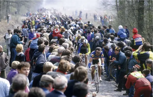  ??  ?? Duclos- Lassalle hammers over the Arenberg cobbles en route to 6th in 1990