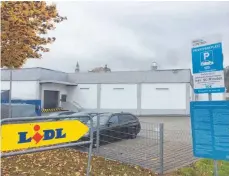  ?? FOTO: MICHAEL HESCHELER ?? An der Einfahrt zum Parkplatz bei Lidl in Sigmaringe­n können Kunden lesen, auf was sie sich einlassen.