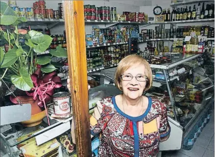  ?? VICENÇ LLURBA ?? Paquita Sendra, en la tienda que hace casi 66 años que compró su padre