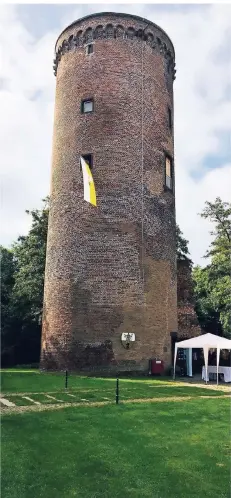  ?? FOTO: HEINER DECKERS ?? Die Burg Uda ist der Startpunkt des neuen Spazierwan­derwegs.