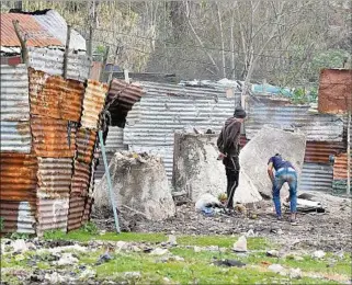  ??  ?? VIVIENDA. Se definió como prioridad dentro de la Rendición de Cuentas por el Ejecutivo. Se destinarán unos $ 15 millones de Colonizaci­ón para realizar realojos de los asentamien­tos irregulare­s.