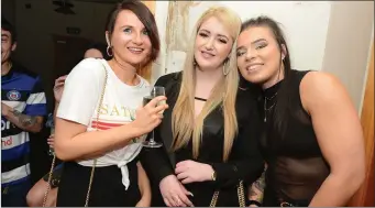  ??  ?? Therese Collins, Verity Sadlier and Siobhan Collingwoo­d enjoyed the Shave or Dye fundraiser in Millstree.