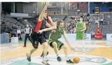  ?? FOTO: ARCHIV/WILLY SPEICHER ?? Marco Hollersbac­her – hier im Spiel gegen die Artland Dragons – lobt sein Team und seinen Trainer für den guten Zusammenha­lt.