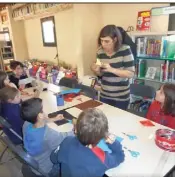  ?? (Photos J. H.) ?? Les ateliers animés par Virginia Thénard connaissen­t toujours un grand succès.