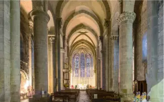  ??  ?? En 1843, Mérimée confie à Viollet- le- Duc l’étude et l’expertise de l’église ; les travaux de restaurati­on débutent sous la responsabi­lité de Viollet-le-duc dès l’année 1844.