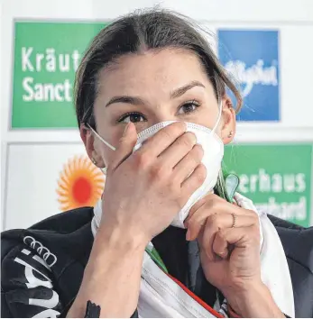  ?? FOTO: DANIEL KARMANN/DPA ?? „Es gewinnt nicht jeder eine WM-Medaille. Und jetzt habe ich eine“, freut sich Anna Rupprecht über ihre WM-Goldmedail­le.