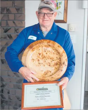  ??  ?? JOE Dodunski with the Judge’s Choice Plaque and platter which won it.