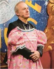  ?? CHARLES KRUPA/AP ?? Bob Odenkirk wears a dress Thursday during a celebrator­y roast by Hasty Pudding Theatrical­s.