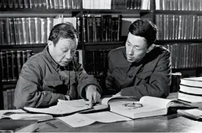  ??  ?? Wang (left) and his student Jiang Zhuying, also a famous scientist.