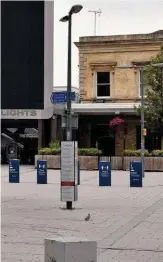  ?? ALAMY. ?? The message to passengers outside Reading station on June 12. Has the wrong message been sent out regarding mode of travel?