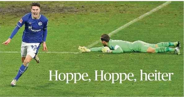  ?? FOTO: ULRICH HUFNAGEL/IMAGO IMAGES ?? Unbändige Freude: Schalkes Stürmer Matthew Hoppe jubelt nach seinem Tor zum 2:0. Hoffenheim­s Keeper Oliver Baumann ist bedient.
