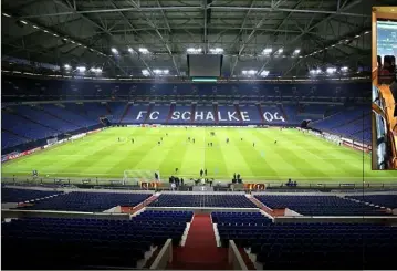  ??  ?? Inaugurée en , la Veltins-Arena est considérée comme l’une des plus belles enceintes d’Allemagne.