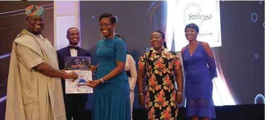  ??  ?? L-r: President, Nigeria Medical Associatio­n, Dr. Faduyile Francis presenting an award to Medical Director, Smile 360 Dental Specialist, Dr. Amy Shumbusho at the event