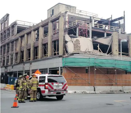  ?? CHLOE FEDIO/OTTAWA CITIZEN ?? A wall spanning about six metres by six metres, part of the Ogilvy heritage building, collapsed east of the Rideau Centre around 5:45 p.m. on Saturday.