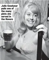  ?? ?? Julie Goodyear pulls one of the many pints she served in the Rovers