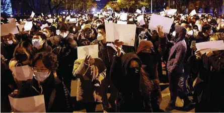  ?? ?? Imagen de las protestas en Pekín contra la política de confinamie­ntos en China.