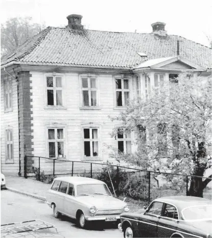  ?? FOTO: TELEMARKS MUSEUMS FOTOARKIV ?? GÅRDEN: Slik så den ut, Cappelengå­rden i Skien, da den lå der Ibsenhuset nå ligger.