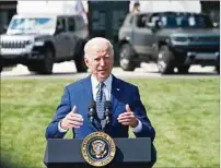  ??  ?? BIDEN.
“El futuro de la industria automotriz es eléctrico”.