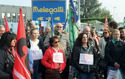  ??  ?? Precedente Una protesta alla Melegatti in ottobre. Martedì tornano gli scioperi