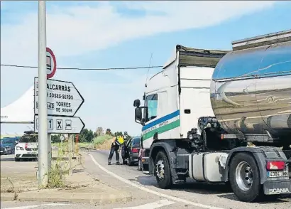  ?? MERCÈ GILI ?? Control de Mossos en el Baix Segre, la única zona, junto con Lleida, en la que está prohibida la movilidad