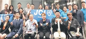  ?? ?? Wee (seated, third left) and Chan, on his right, join (seated, from left) Siaw, Than, Tiong and Wong in a group photo with JCI members, taken after the press conference.