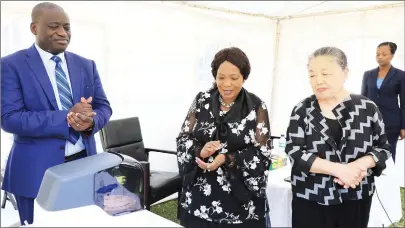  ??  ?? First Lady Auxillia Mnangagwa (centre) receives a donation of Samba 11 Machines for HIV testing from Diagnostic­s of the Real World, United Kingdom CEO and chairperso­n Professor Helen Lee (right) while Health and Child Care Deputy Minister Dr John Mangwiro (left) looks on at Zimbabwe House in Harare yesterday. -(Picture by Memory Mangombe)