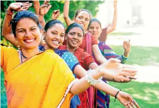  ?? ISTOCK ?? A group of Indian women rehearse a Bollywood dance.