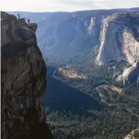  ?? Amanda Lee Myers / Associated Press ?? An official with Yosemite National Park said two visitors died after falling from Taft Point, which is 3,000 feet above the famed Yosemite Valley floor.