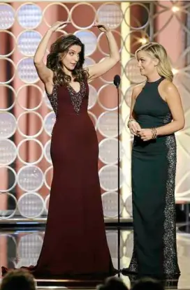  ??  ?? Tina Fey (left) and amy Poehler during the 71st annual Golden Globe awards in Beverly Hills, California recently.