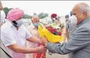  ?? HT ?? Chief minister Capt Amarinder Singh greets governor Banwari Lal Purohit before the assembly session on Friday.