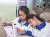  ?? ?? Right: With her friend resting on her shoulder, a student reads a textbook on the bus.