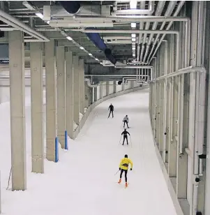  ?? FOTO: JANKOWSKI ?? Wenn vor der Tür kein Schnee liegt, können Sportler in die Skihalle von Oberhof ausweichen.