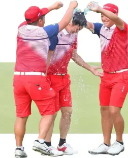  ?? @tribunephl_joey ?? PHOTOGRAPH BY JOEY SANCHEZ MENDOZA FOR THE DAILY TRIBUNE
JAPANESE Yuta Sugiura, Minato Oshima and Riura Matsui celebrate after regaining the Nomura Cup at the Masters course of the Manila Southwoods Golf and Country Club in Carmona, Cavite Friday.