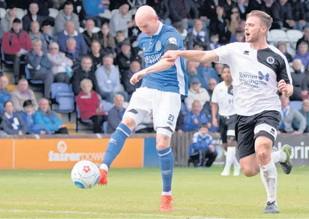  ?? David Tolliday ?? ●● Danny Whitaker lines up a shot against Boreham Wood at the weekend. Macc fell to a 2-0 defeat at the Moss Rose.
